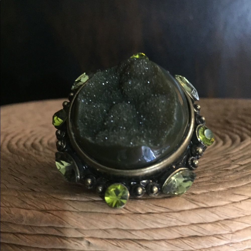 Large Center Green Stone Ring. - image 1